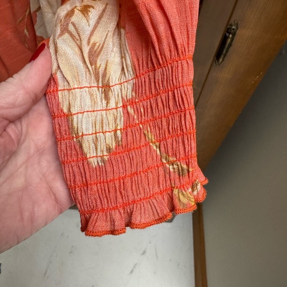 Herve Benard silky poly rayon off shoulder floral  blouse SM 14-15in pit - Picture 5 of 6